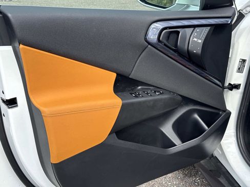 Used 2025 BMW X3 xDrive30i w/ Premium Package image 17