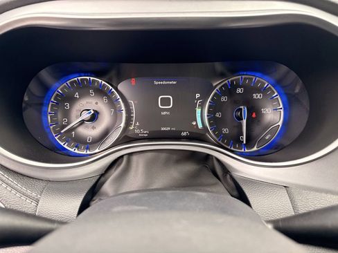 Used 2025 Chrysler Pacifica Limited FWD image 21