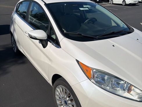 Used 2016 Ford Fiesta Titanium FWD image 3