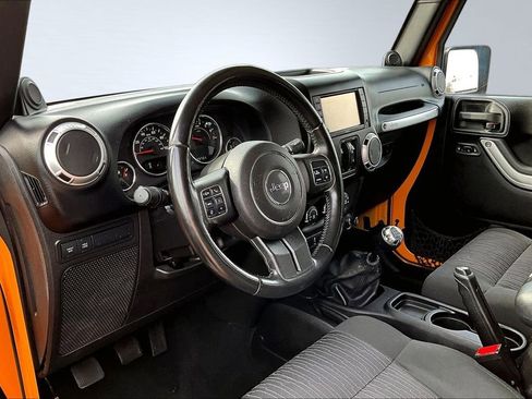 Used 2012 Jeep Wrangler Unlimited Rubicon w/ Dual Top Group AWD/4WD image 14