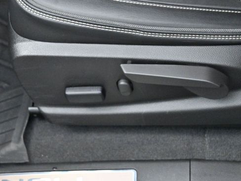 Used 2022 GMC Canyon Denali image 14