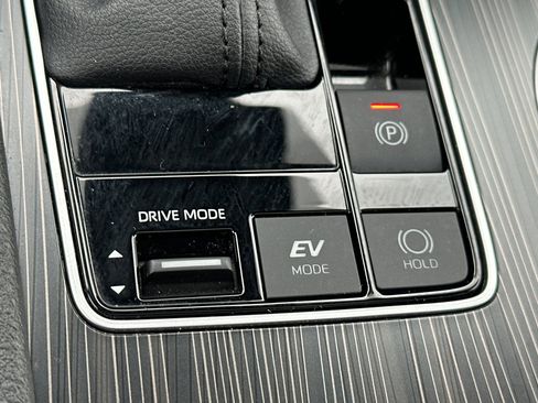 Used 2023 Toyota Sienna Platinum image 31