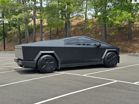 Used 2024 Tesla Cybertruck AWD Crew Cab image 13