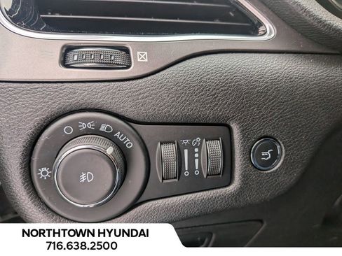 Used 2021 Jeep Cherokee Limited image 32