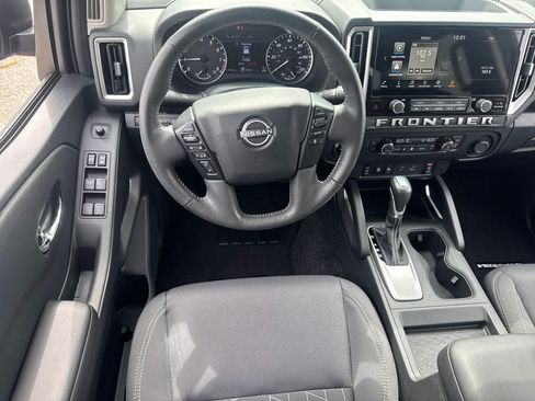 Used 2025 Nissan Frontier SV w/ SV Convenience Package AWD/4WD image 13