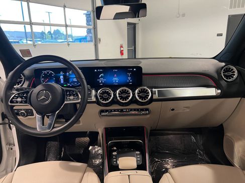 Used 2023 Mercedes-Benz EQB 300 4MATIC image 30
