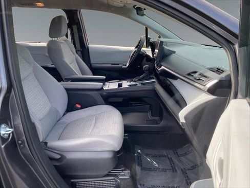 Certified 2025 Toyota Sienna LE FWD image 15
