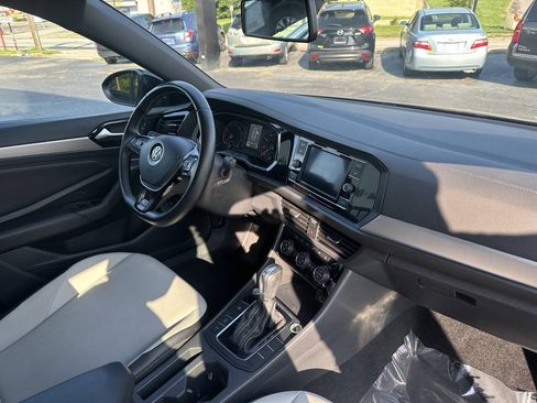 Used 2019 Volkswagen Jetta R-Line FWD image 10