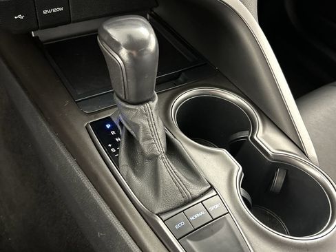 Used 2022 Toyota Camry SE image 15