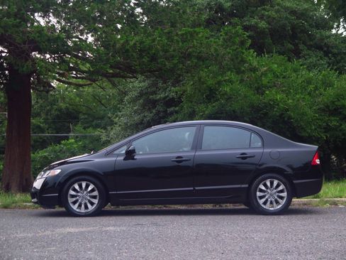 Used 2011 Honda Civic EX-L image 2