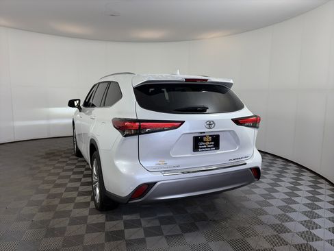 Used 2023 Toyota Highlander Platinum image 9
