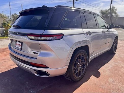 New 2025 Jeep Grand Cherokee Summit image 5