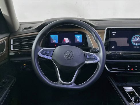 Used 2025 Volkswagen Atlas SE AWD/4WD image 18