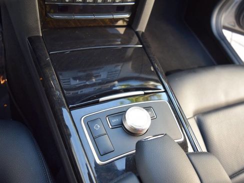 Used 2010 Mercedes-Benz E 350 4MATIC Sedan image 56