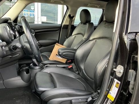 Used 2017 MINI Cooper 4-Door Hardtop image 2