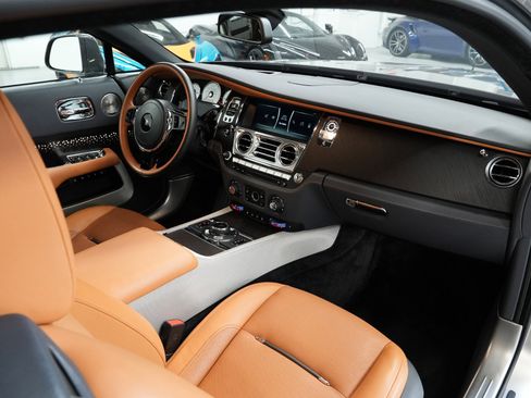 Used 2018 Rolls-Royce Wraith RWD image 32