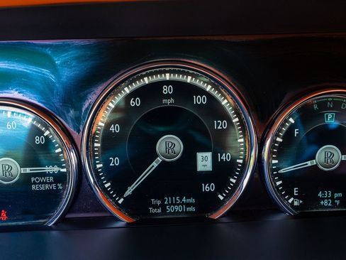 Used 2022 Rolls-Royce Cullinan w/ Technology Package AWD/4WD image 38