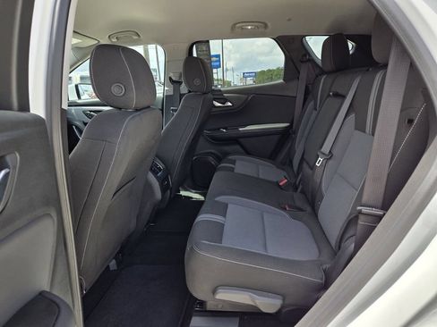 Used 2025 Chevrolet Blazer LT FWD image 11