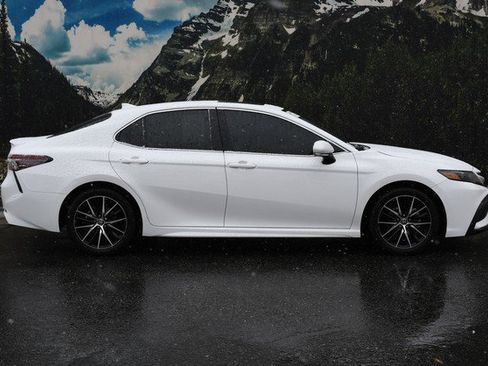 Certified 2023 Toyota Camry SE image 2