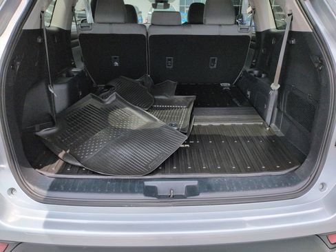 Used 2022 Toyota Highlander L AWD/4WD image 23