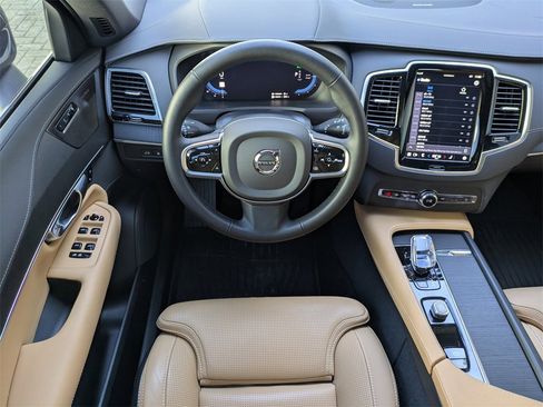 Used 2025 Volvo XC90 T8 Ultra w/ Protection Package Premier image 17