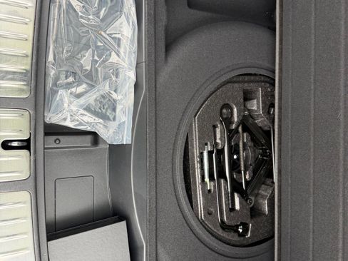 Used 2025 Genesis GV70 2.5T image 18