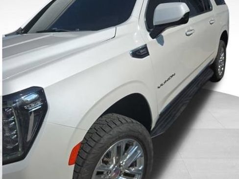 Used 2022 GMC Yukon XL SLT w/ SLT Premium Package AWD/4WD image 2