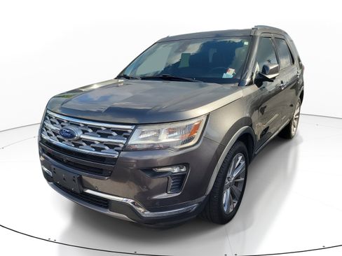 Used 2019 Ford Explorer Limited w/ Ford Safe & Smart Package AWD/4WD image 3