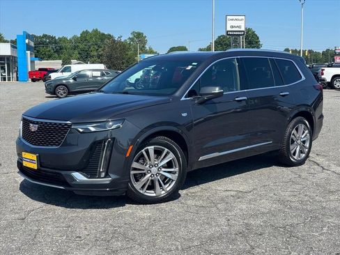 Used 2023 Cadillac XT6 Premium Luxury FWD image 2