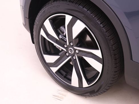 New 2026 Volvo XC40 B5 Plus w/ Protection Package Premier image 22