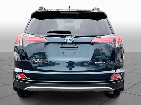 Used 2018 Toyota RAV4 LE image 5