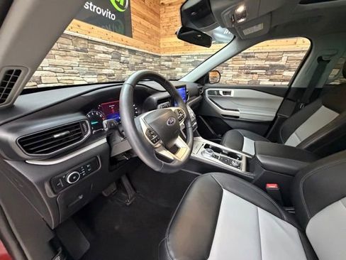 Used 2023 Ford Explorer XLT w/ Equipment Group 202A AWD/4WD image 12