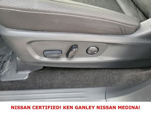 Certified 2025 Nissan Pathfinder SV image 37