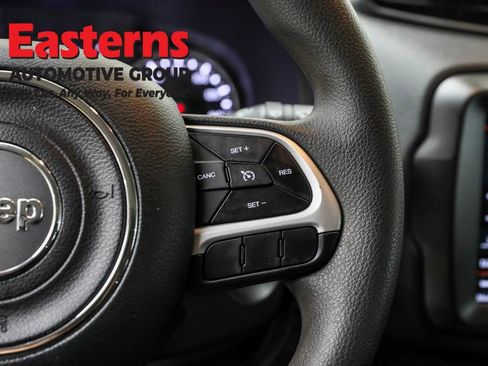 Used 2023 Jeep Renegade Latitude image 16