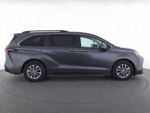Certified 2025 Toyota Sienna XLE FWD image 2