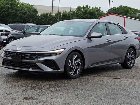 Used 2024 Hyundai Elantra Limited image 10