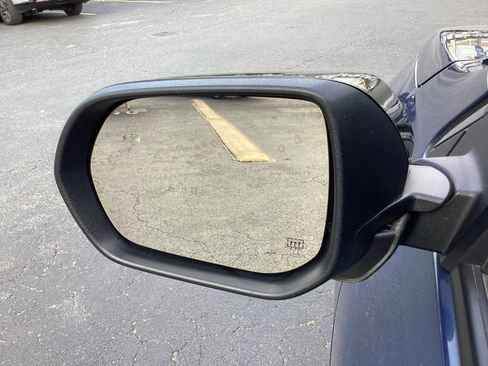 Used 2025 Chevrolet Traverse LT image 35