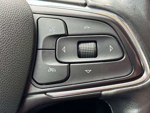 Used 2023 Buick Envision Essence FWD image 39
