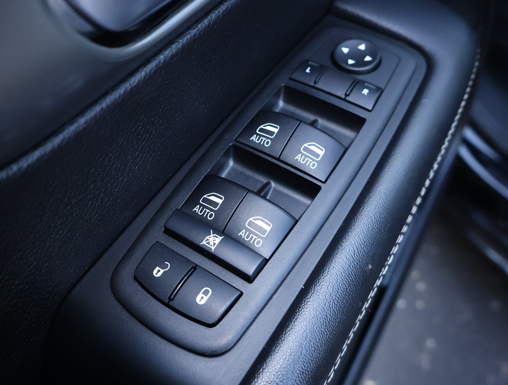 Used 2025 Chrysler Pacifica Select FWD image 7
