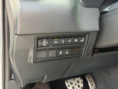 Used 2024 Toyota Tundra Platinum w/ TRD Off-Road Package AWD/4WD image 17