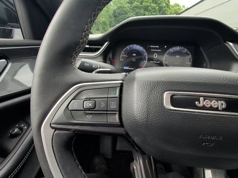 Used 2023 Jeep Grand Cherokee Altitude AWD/4WD image 18
