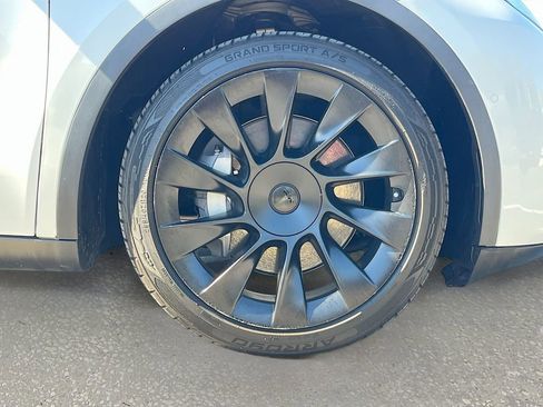 Used 2021 Tesla Model Y Long Range image 28