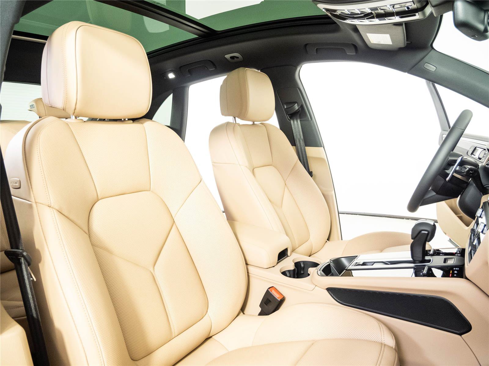 New 2026 Porsche Macan Turbo AWD/4WD image 24