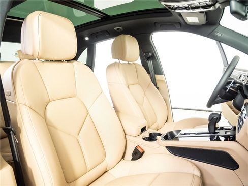 New 2026 Porsche Macan Turbo AWD/4WD image 24