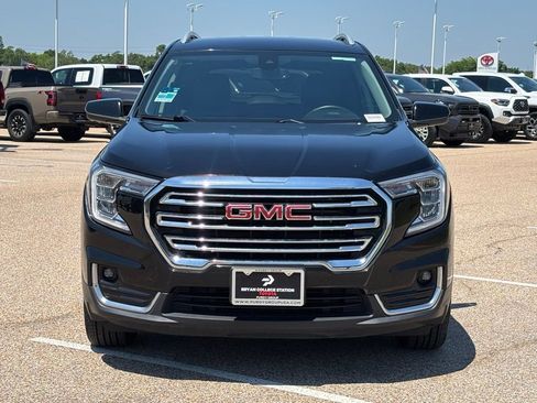 Used 2024 GMC Terrain SLT AWD/4WD image 3