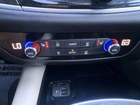 Used 2021 Buick Enclave Essence FWD image 39