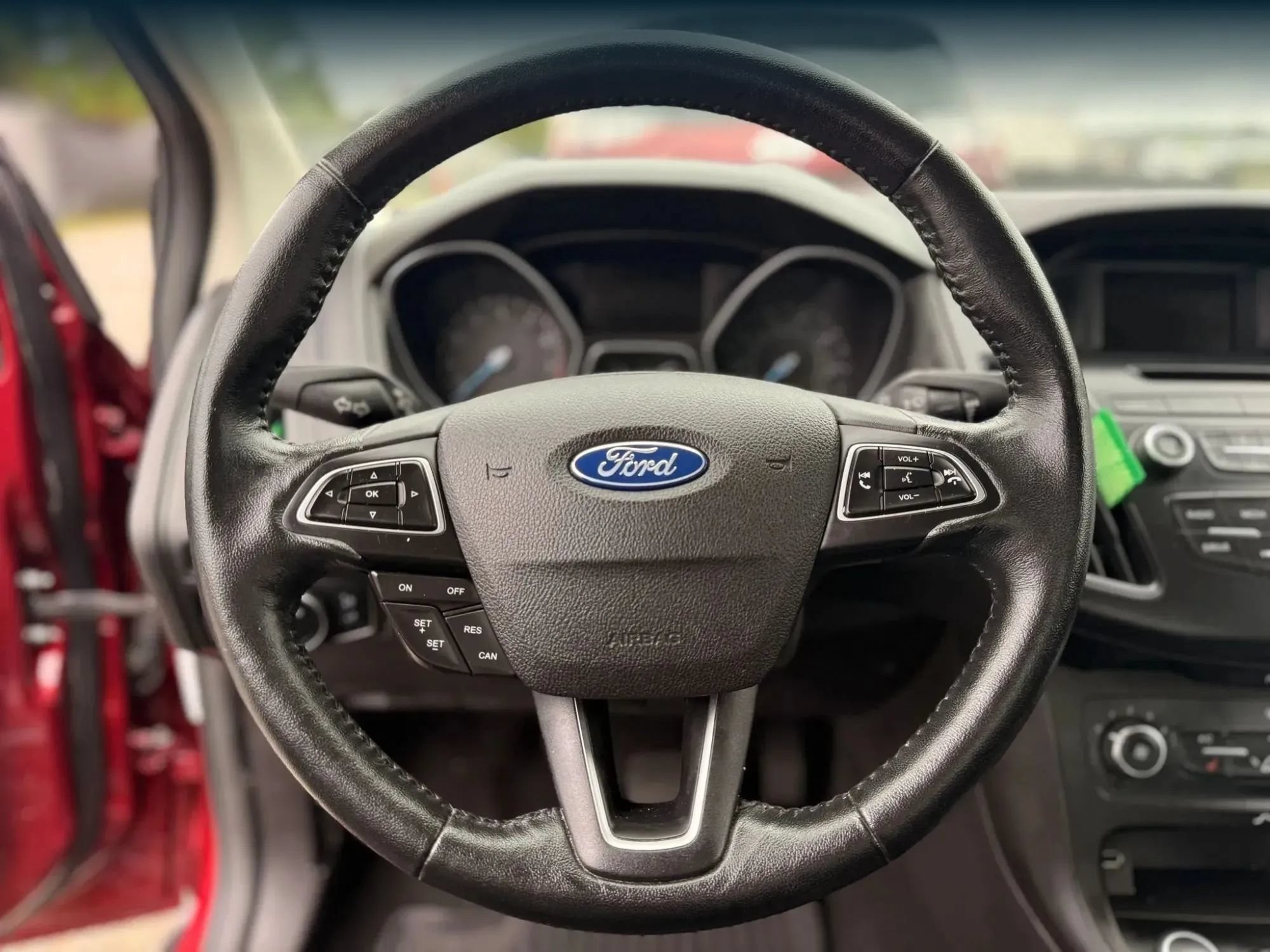 Used 2015 Ford Focus SE w/ SE Cold Weather Package FWD image 24