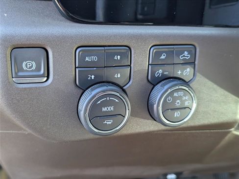 Used 2024 Chevrolet Silverado 1500 LTZ w/ Z71 Off-Road Package image 23