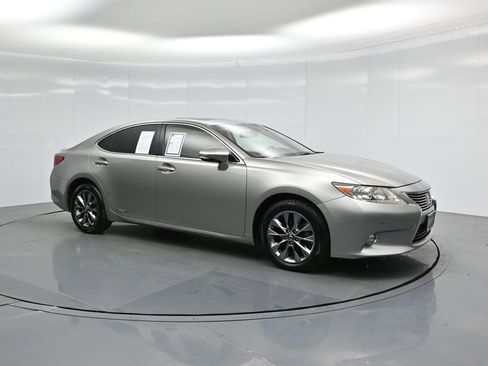 Used 2015 Lexus ES 300h w/ Navigation System Package image 25