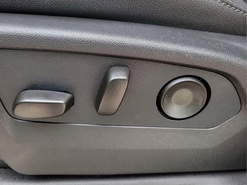 New 2026 GMC Sierra 1500 SLT image 15